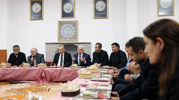 Cumhurbaşkanı Erdoğan, muharrem ayı iftarına katıldı - Sputnik Türkiye