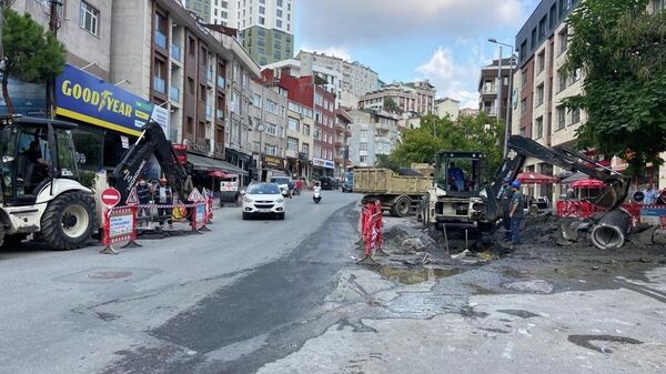 İstanbul Şişli'de yol çalışması sırasında doğalgaz borusu patladı - Sputnik Türkiye