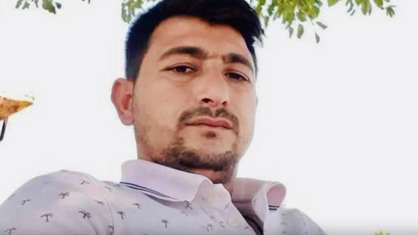 Şanlıurfa'da, aralarında husumet olduğu öğrenilen aileler arasında arazi meselesi nedeniyle kavga çıktı. Silahlı kavgada 34 yaşındaki Mehmet Altun yaşamını yitirdi. - Sputnik Türkiye