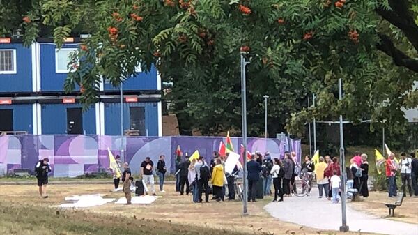 Helsinki'de toplanan bir grup, PKK sembolleri ve Öcalan fotoğraflarıyla eylem yaptı - Sputnik Türkiye