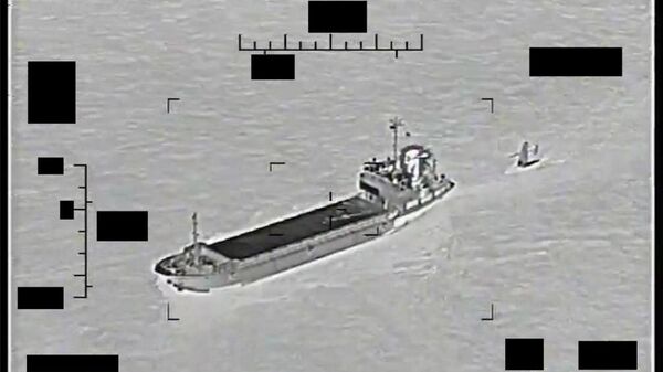 ABD, İran Devrim Muhafızları'nın Basra Körfezi'nde ABD 5. Filosu'na ait insansız bir gemiyi ele geçirmeye çalıştığını, ancak bu girişimin engellendiğini açıkladı. - Sputnik Türkiye