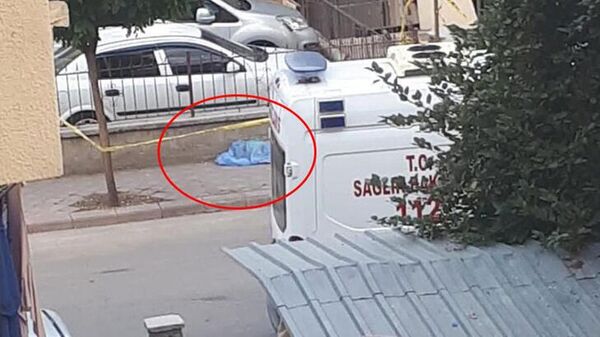Ankara'nın Keçiören ilçesinde, kaldırımda aydınlatma direğinin yanında 3 yaşlarında erkek çocuk cesedi bulundu. - Sputnik Türkiye