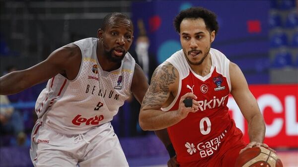 Türkiye A Milli Basketbol Takımı, 2022 Avrupa Şampiyonası'nda son 16 turuna yükselmeyi garantiledi. - Sputnik Türkiye