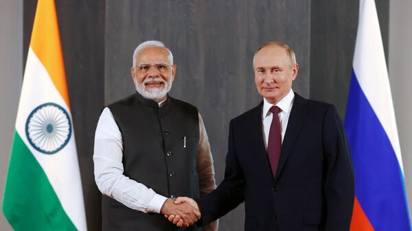 Rusya Devlet Başkanı Vladimir Putin, Semerkant’ta gerçekleşen Şanghay İşbirliği Örgütü (ŞİÖ) Devlet Başkanları 22. Toplantısı kapsamında Hindistan Başbakanı Narendra Modi ile bir araya geldi. - Sputnik Türkiye