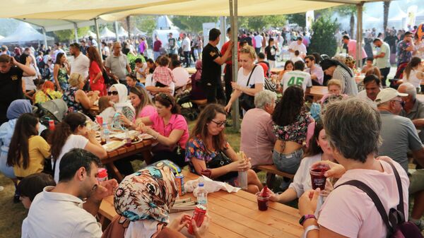 Adana'da bu yıl 6'ncısı düzenlenen Uluslararası Adana Lezzet Festivali'ne 667 bin 400 kişinin katıldığı bildirildi. - Sputnik Türkiye