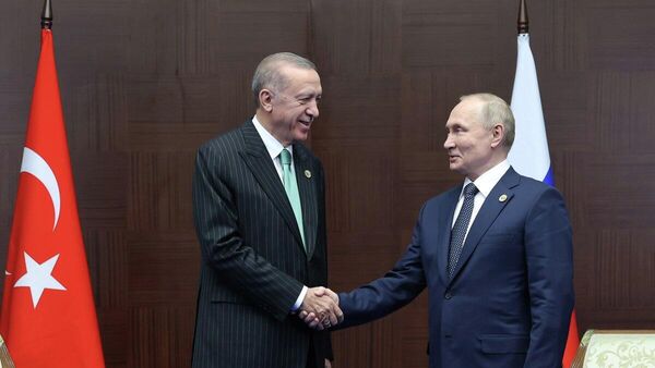 Cumhurbaşkanı Recep Tayyip Erdoğan, Astana'daki CICA Zirvesi kapsamında Rusya Devlet Başkanı Vladimir Putin ile bir araya geldi. - Sputnik Türkiye