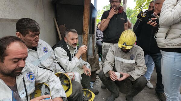Bartın'ın Amasra ilçesinde maden ocağındaki patlama sonrası yürütülen arama kurtarma çalışmalarına katılan maden işçileri, yaşadıklarını anlattı. - Sputnik Türkiye