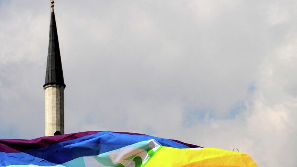Cami ve LGBT+ bayrağı - Sputnik Türkiye