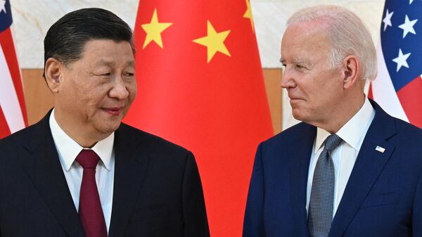 ABD Başkanı Joe Biden ile Çin Devlet Başkanı Şi Cinping arasındaki ilk yüz yüze görüşme, Endonezya'nın Bali Adası'nda düzenlenen G20 zirvesinde gerçekleşti. - Sputnik Türkiye
