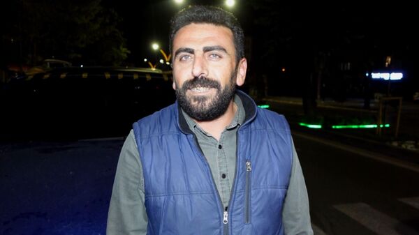 Ruhsatsız tabancayla yakalanan adam: 'Devletimiz ruhsat vermiyor, mecbur ruhsatsız taşıyorum' - Sputnik Türkiye