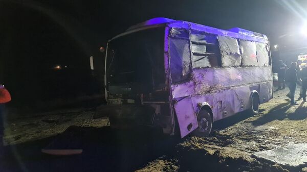 Diyarbakır'da güvenlik güçlerini taşıyan otobüs devrildi - Sputnik Türkiye