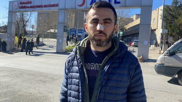 İstanbul'un Ümraniye ilçesinde sağlık çalışanını darp ve tehdit ettiği gerekçesiyle hakkında dava açılan sanık, 10 yıl hapis istemiyle yargılanıyor.  - Sputnik Türkiye