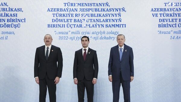 Erdoğan, Türkmenistan Devlet Başkanı Berdimuhamedov ve Azerbaycan Cumhurbaşkanı Aliyev ile görüştü - Sputnik Türkiye