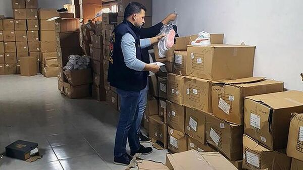 Adana'da 7 milyon liralık taklit ayakkabı - Sputnik Türkiye
