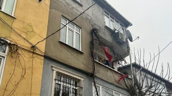 İstanbul'da bir kadın iki çocuğuyla balkondan atladı - Sputnik Türkiye