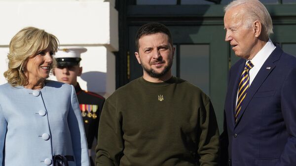 Ukrayna Devlet Başkanı Vladimir Zelenskiy, Beyaz Saray'da ABD Başkanı Joe Biden ve eşi Jill Biden tarafından karşılandı.
 - Sputnik Türkiye