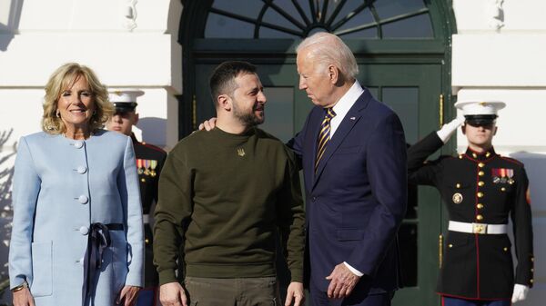 Ukrayna Devlet Başkanı Vladimir Zelenskiy, Beyaz Saray'da ABD Başkanı Joe Biden ve eşi Jill Biden tarafından karşılandı.
 - Sputnik Türkiye