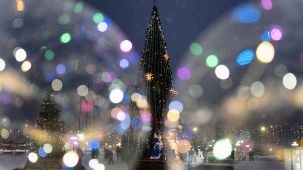 Kızıl Meydan'a ziyaretçi girişleri yılbaşı gecesi sınırlı ve yasak 31 Aralık saat 18.00'den 1 Ocak saat 07.00'ye kadar geçerli. - Sputnik Türkiye