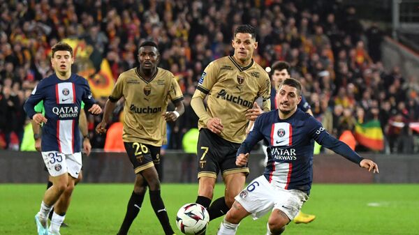 Fransa Birinci Futbol Ligi'nin (Ligue 1) 17. haftasında Lens, Paris Saint-Germain'i (PSG) 3-1 yendi. - Sputnik Türkiye