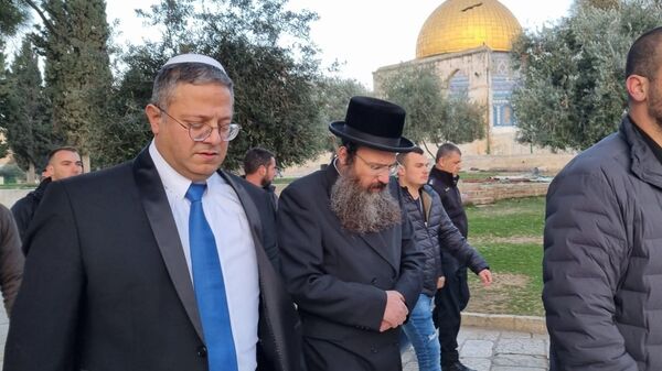 İsrail'in aşırı sağcı Ulusal Güvenlik Bakanı Itamar Ben-Gvir, işgal altındaki Kudüs'te bulunan Mescid-i Aksa'ya baskın düzenledi. Ben-Gvir, 5 yıl sonra Mescid-i Aksa'ya giren görevdeki ilk İsrailli Bakan oldu. - Sputnik Türkiye