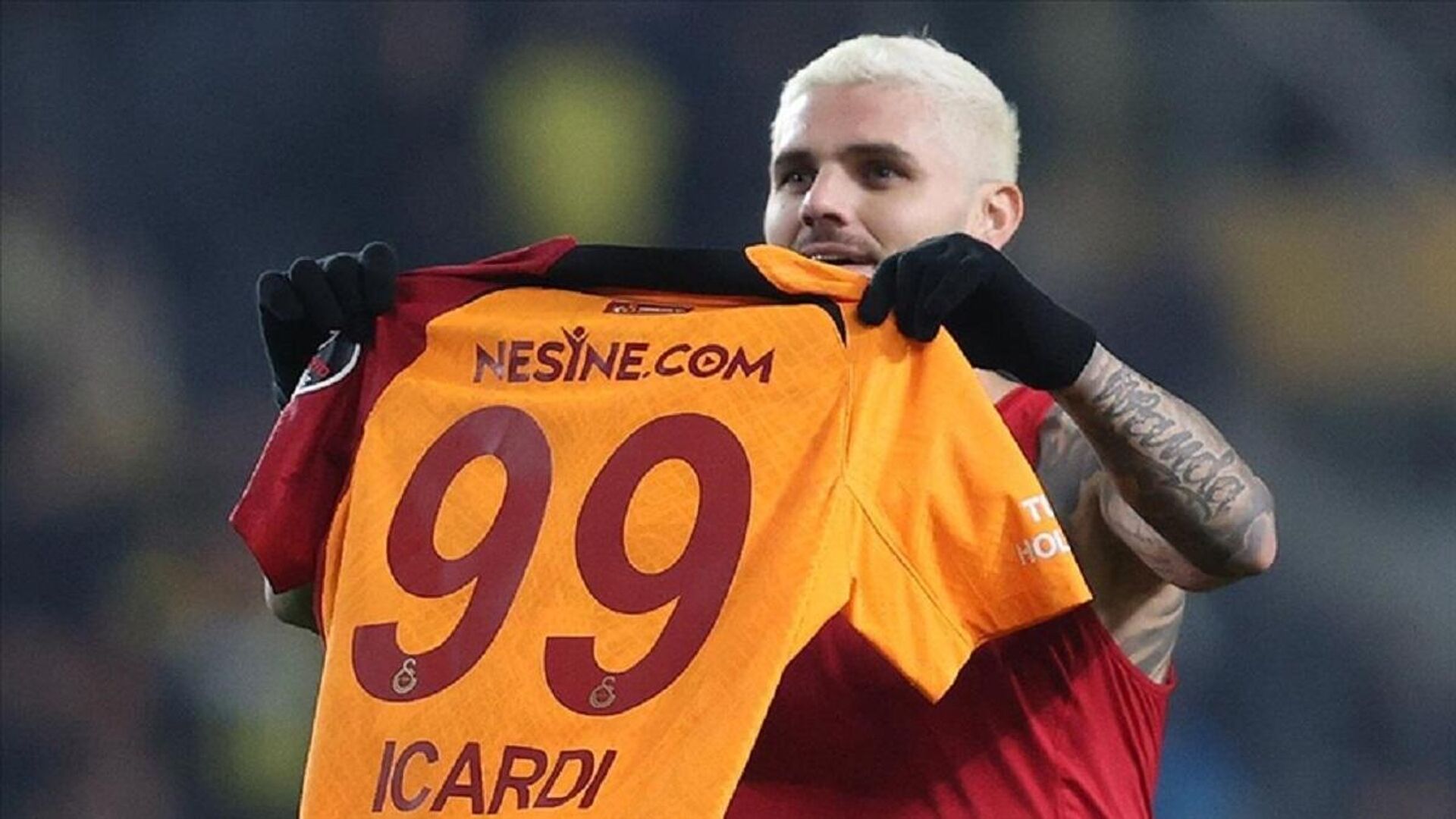 Galatasaray taraftarı bebeğine yıldız futbolcunun soyadını verdi ...
