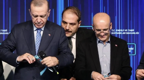 Cumhurbaşkanı Recep Tayyip Erdoğan ve eski Maliye Bakanı Mehmet Şimşek - Sputnik Türkiye