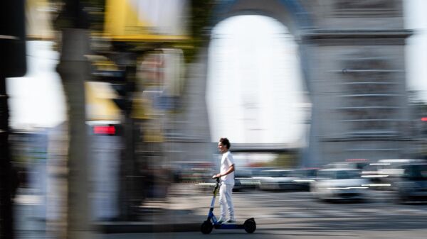 Paris'te elektronik scooter referandumu yapılacak: 'Yolumuzu kapatıyorlar ve tehlikeliler' - Sputnik Türkiye