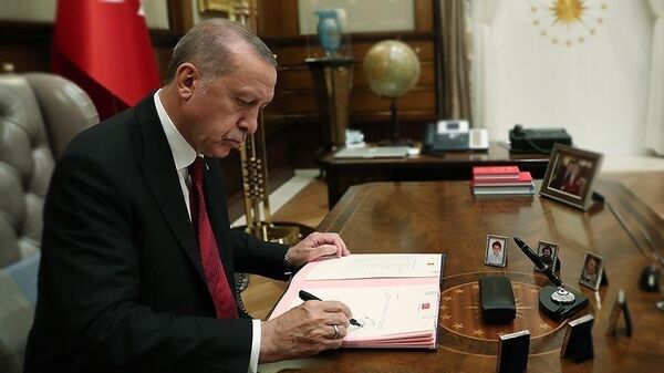 Cumhurbaşkanı Recep Tayyip Erdoğan - imza - Resmi Gazete - Sputnik Türkiye