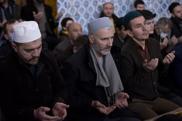Erbaş, "Bütün insanlar olarak, birbirimizin inancına, kitabına, ırkına, mezhebine saygı göstererek yaşamak durumundayız" dedi. Erbaş, "Bütün insanlar olarak, birbirimizin inancına, kitabına, ırkına, mezhebine saygı göstererek yaşamak durumundayız" dedi. - Sputnik Türkiye