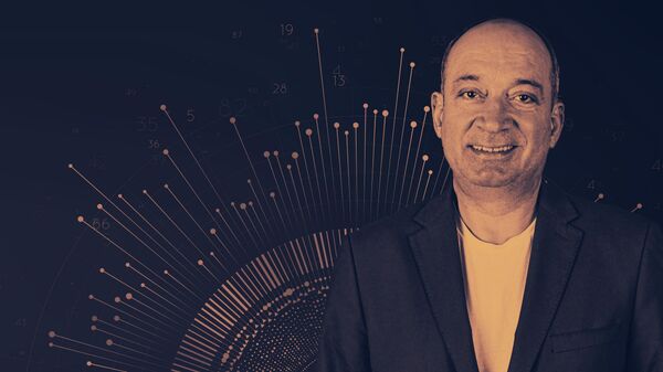 Suriye’den 8 yıl önce gitarıyla kaçan Ömer: 3 dilde söylüyorum, müzik insanları bir araya getiriyor - Sputnik Türkiye