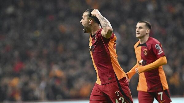 Galatasaray, Ümraniyespor maçıyla bu sezonki galibiyet serisini 14’e çıkardı ve tarihindeki en uzun galibiyet serisi rekorunu kırdı. - Sputnik Türkiye