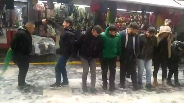 Diyarbakırlılar kar yağışını halayla karşıladı. - Sputnik Türkiye