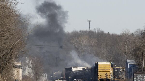 ABD'nin Ohio eyaletinde zehirli kimyasal taşıyan treni raydan çıktı - Sputnik Türkiye