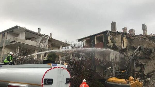 Büyükçekmece'de riskli bina yıkımı başladı I  Başkan Akgün: Vatandaşın keyfini beklemeyeceğiz - Sputnik Türkiye