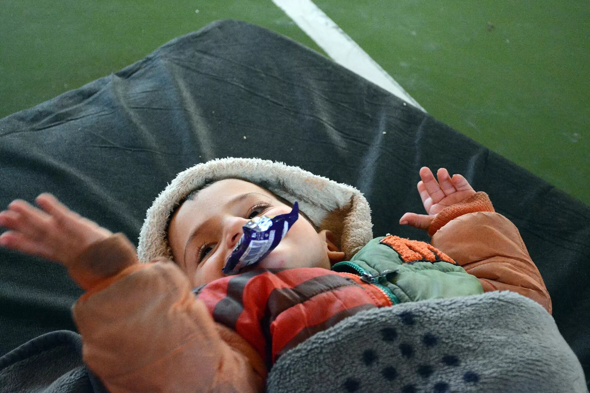 Suriye’de depremzedeler arasında birçok çocuk var - Sputnik Türkiye, 1920, 15.02.2023