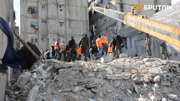 ‘Sokaktaki evler birbiri ardına yıkıldı:’ Suriye’de depremden etkilenenler neler yaşadıklarını anlattı - Sputnik Türkiye