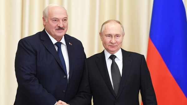 Belarus Cumhurbaşkanı Aleksandr Lukaşenko ve  Rusya Devlet Başkanı Vladimir Putin - Sputnik Türkiye