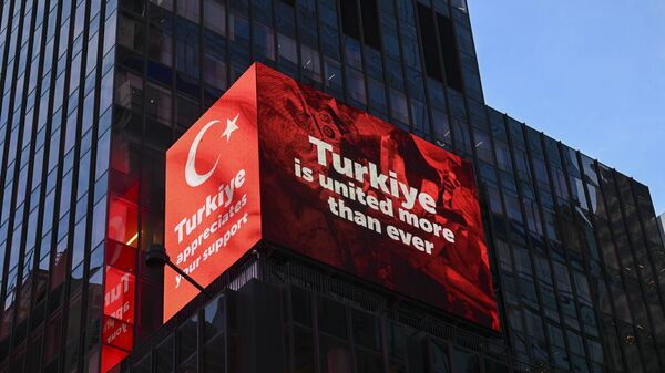 Times Meydanı'nda Türkiye'deki depremlerde hayatını kaybedenler anıldı - Sputnik Türkiye