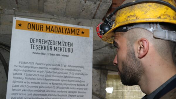 Zonguldak'tan gönüllü olarak deprem afetinin yaşandığı bölgeye giden maden işçileri - Sputnik Türkiye