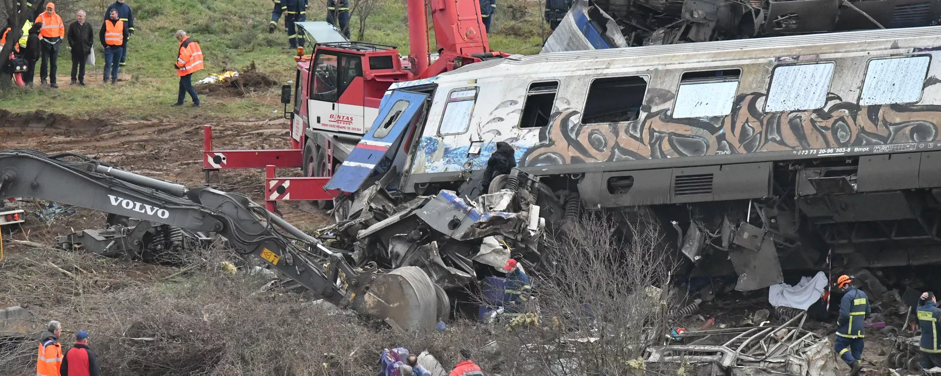 Yunanistan'da meydana gelen tren kazasında 32 kişinin yaşamını yitirdiği, 85 kişinin yaralandığı bildirildi. Yunan Devlet Televizyonu ERT’in haberine göre, Larisa kentinin kuzeyindeki Tempi bölgesinde yolcu treni ile yük treni çarpıştı. Kaza alanında arama kurtarma çalışmaları devam ediyor. - Sputnik Türkiye, 1920, 10.03.2023