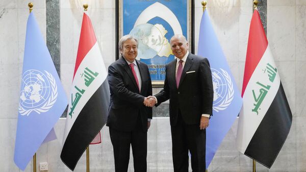 Birleşmiş Milletler (BM) Genel Sekreteri Antonio Guterres, Irak'ta barışı, insan haklarını ve Iraklılar için sürdürülebilir bir kalkınmayı sürdürme çabalarını desteklemek üzere 6 yıl sonra ilk kez Irak'a gitti. Irak Dışişleri Bakanı Fuad Hüseyin ile bir araya gelen Guterres daha sonra düzenlenen ortak basın toplantısında konuştu. - Sputnik Türkiye