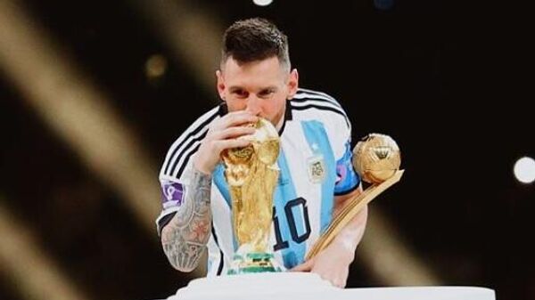 Messi'den takım arkadaşlarına 24 karatlık altın iPhone - Sputnik Türkiye
