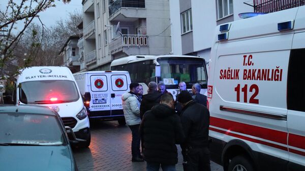 Denizli'nin Pamukkale ilçesinde tabancayla karısını vurarak öldürüp intihar girişiminde bulunan erkek hastaneye kaldırıldı. - Sputnik Türkiye