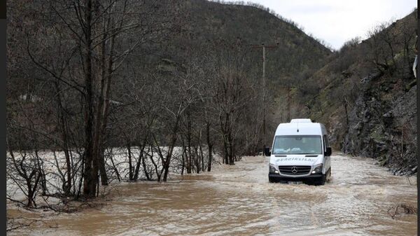 Tunceli-Ovacık kara yolu taşkın nedeniyle ulaşıma kapatıldı - Sputnik Türkiye