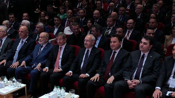 Millet İttifakı liderleri İkinci Yüzyılın İktisat Kongresi için İzmir’de - Sputnik Türkiye