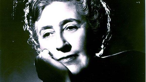 Dünyaca ünlü polisiye romanlar yazarı, suç edebiyatının kraliçesi Agatha Christie - Sputnik Türkiye