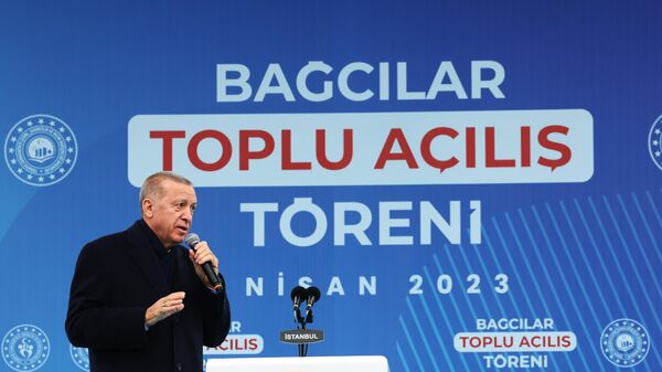 Cumhurbaşkanı Erdoğan: Bu 40 gün içerisinde birileri seccadelerin üzerine ayakkabılarıyla basabilir  - Sputnik Türkiye