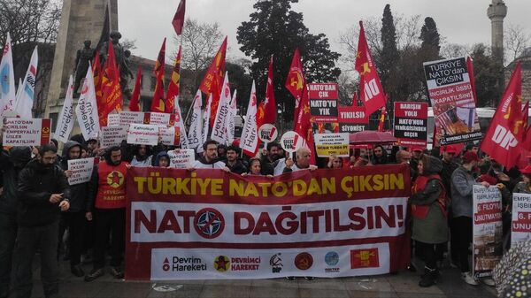 İstanbul'da NATO karşıtı eylem: ‘Kendisine de, genişlemesine de hayır’ - Sputnik Türkiye