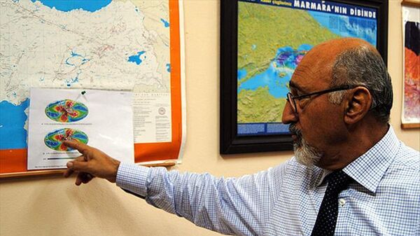 Karadeniz Teknik Üniversitesi (KTÜ) emekli öğretim üyesi Jeoloji Mühendisi Prof. Dr. Osman Bektaş, 6 Şubat'ta meydana gelen yıkıcı depremlerden sonra olası İstanbul depremine ilişkin dikkat çeken bir değerlendirme yaptı. Bektaş, 1999 İzmit depremi Marmara'dan tetiklendi dedi. - Sputnik Türkiye