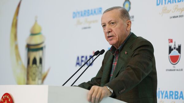 Cumhurbaşkanı Recep Tayyip Erdoğan, Diyarbakır'da Depremzedelerle İftar Programı”na katılarak konuşma yaptı. ( Mustafa Kamacı - Anadolu Ajansı ) - Sputnik Türkiye